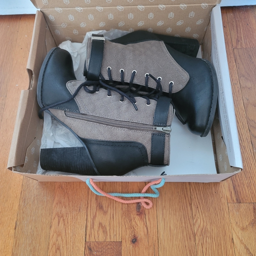 Woman's heeled boots